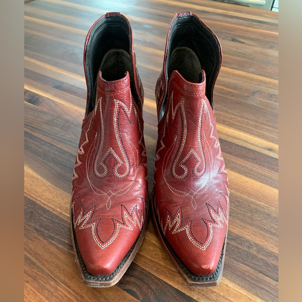 Ariat Dixon booties - red size 8B